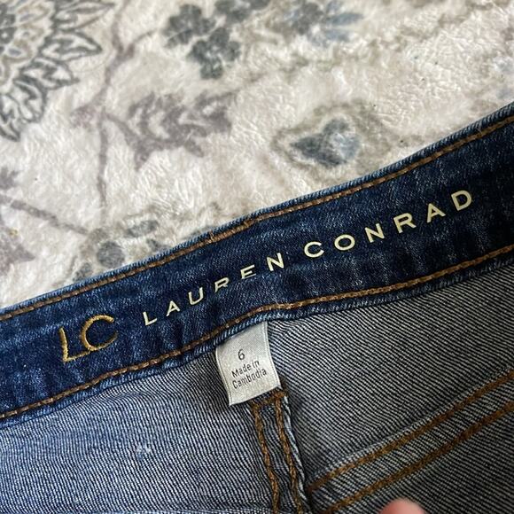 COPY - LAUREN CONRAD Blue Medium to Dark Wash Cotton Blend Denim Shorts Size 6 - Picture 2 of 7
